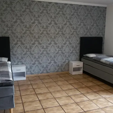 Komfortable In Mit Voll Ausgestatteter Kueche Und Guter Verkehrsanbindung *